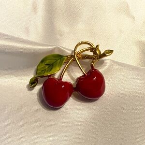 𝐕𝐢𝐧𝐭𝐚𝐠𝐞 Red Cherries Brooch